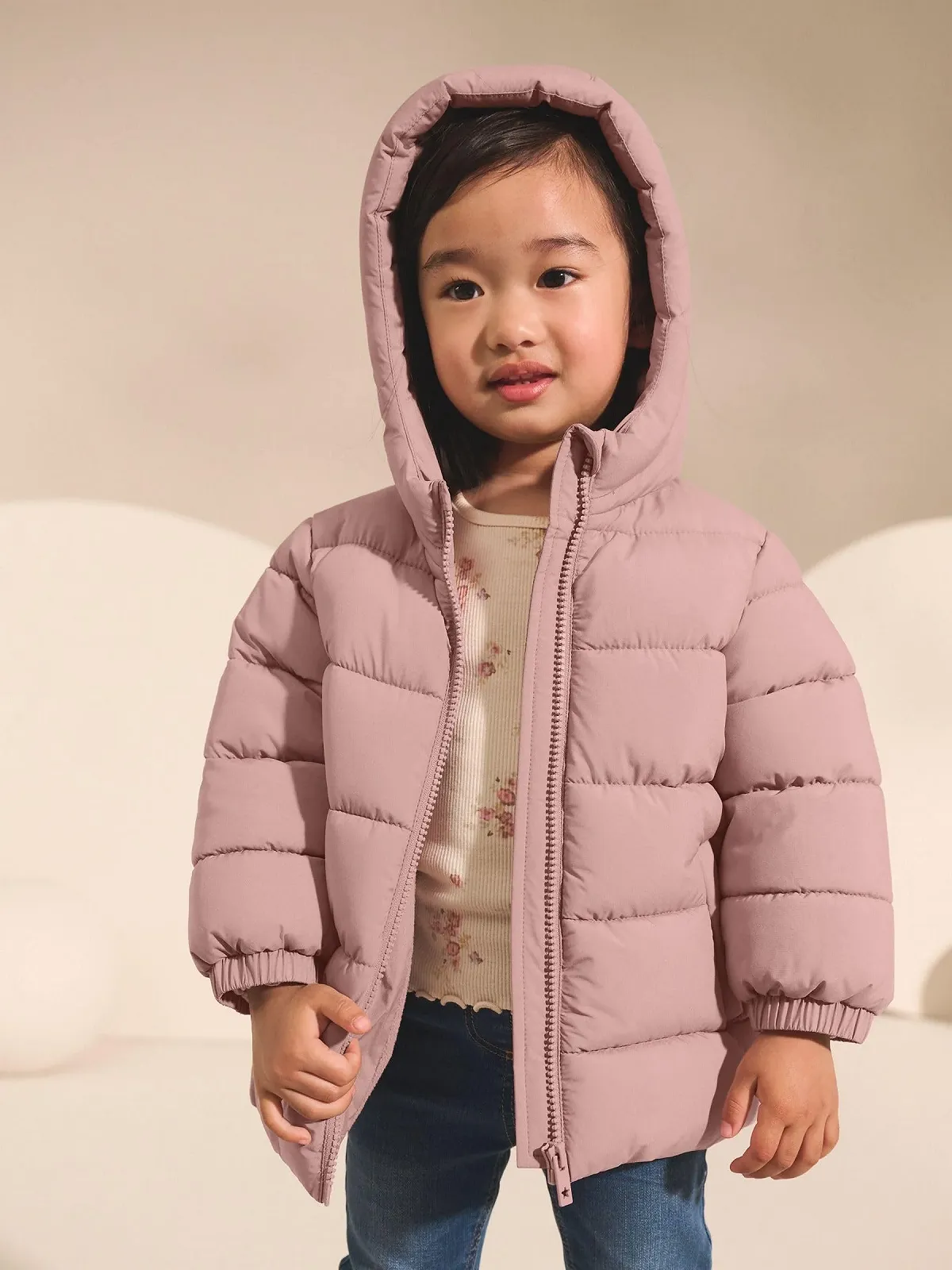 NEXT Водовідштовхувальне стьобане пальто з капюшоном та флісовою підкладкою для дівчинки, фото №7