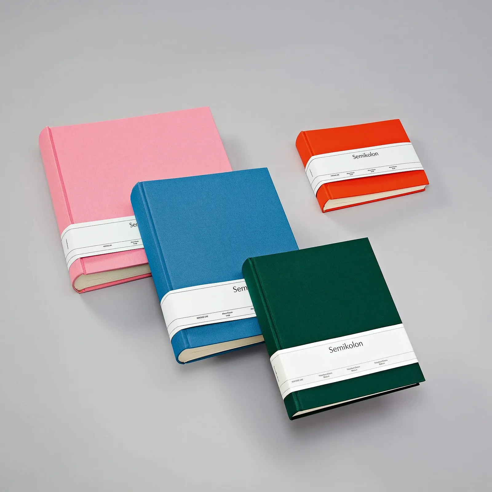 Фотоальбом Semikolon Medium в переплете из льна, кремовые страницы, черный, фото №7 Фотоальбом Semikolon Medium в переплете из льна, кремовые страницы, черный, фото №7