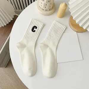 Жіночі шкарпетки з гребінної бавовни, вишиті літери Big C, спортивні synthetic.ua - Фото 1