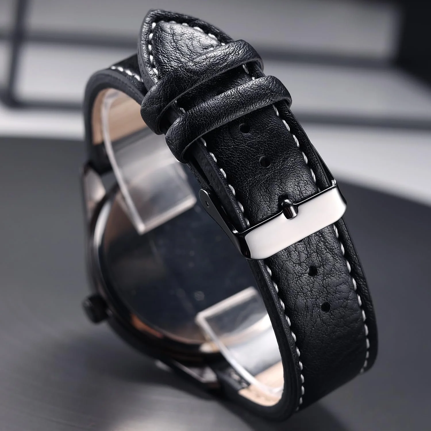 Мужские часы NUOVO с большим белым циферблатом, арабскими цифрами и черным ремешком, фото №4 Мужские часы NUOVO с большим белым циферблатом, арабскими цифрами и черным ремешком, фото №4