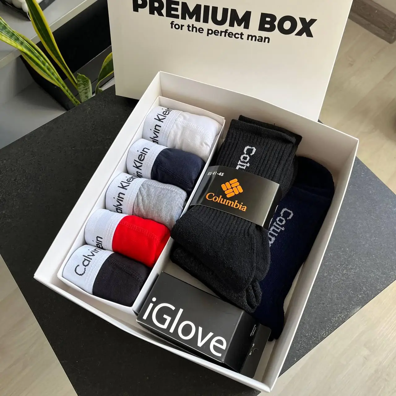Подарочный мужской набор Calvin Klein White Winter трусы боксеры 5 штук 4 пар носков и перчатки Кельвин Кляйн, фото №2 Подарочный мужской набор Calvin Klein White Winter трусы боксеры 5 штук 4 пар носков и перчатки Кельвин Кляйн, фото №2