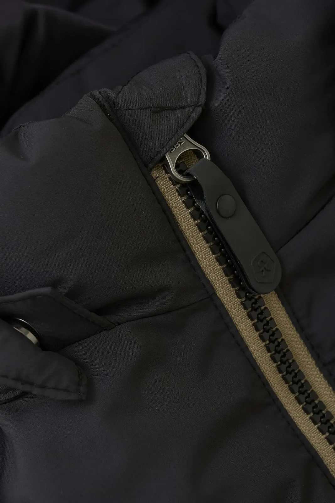 Куртка стеганая Color Kids для мальчиков, зимняя, на молнии, с капюшоном, декоративная стеганая, фото №3 Куртка стеганая Color Kids для мальчиков, зимняя, на молнии, с капюшоном, декоративная стеганая, фото №3