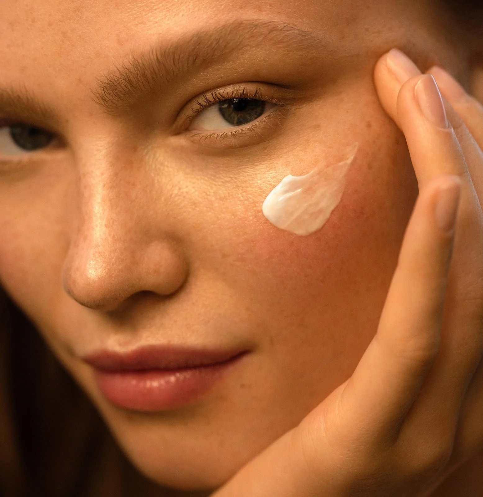 Денний крем WELEDA Organic Skin Food Moisture & Glow зі скваланом та олією ши 40 мл, фото №3 Денний крем WELEDA Organic Skin Food Moisture & Glow зі скваланом та олією ши 40 мл, фото №3