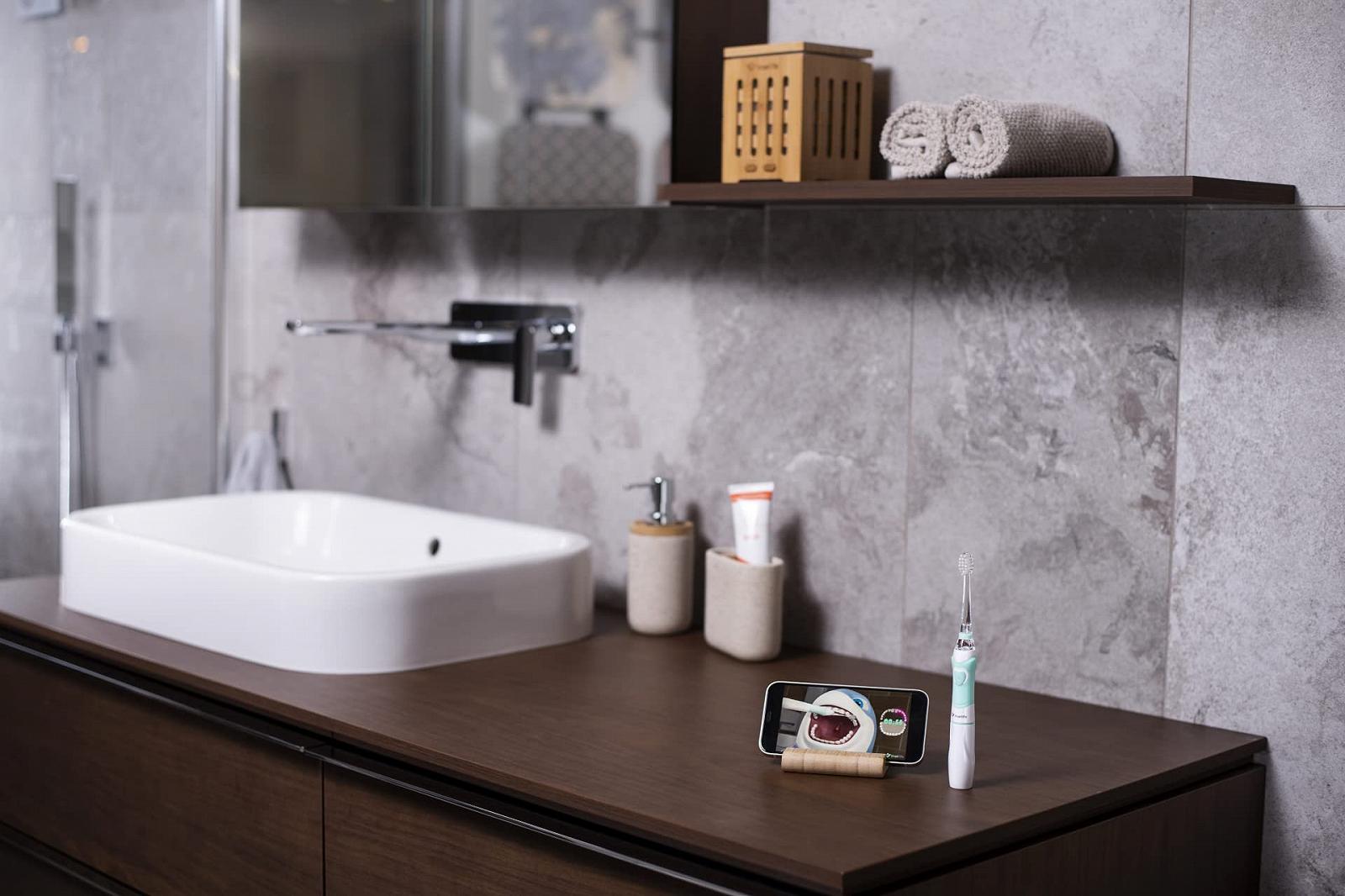 Звукова зубна щітка TrueLife SonicBrush Kid G для дітей 5-9 років таймер м'яка щетина 30 наклейок LED-підсвічування на батарейках компактний дизайн, фото №9