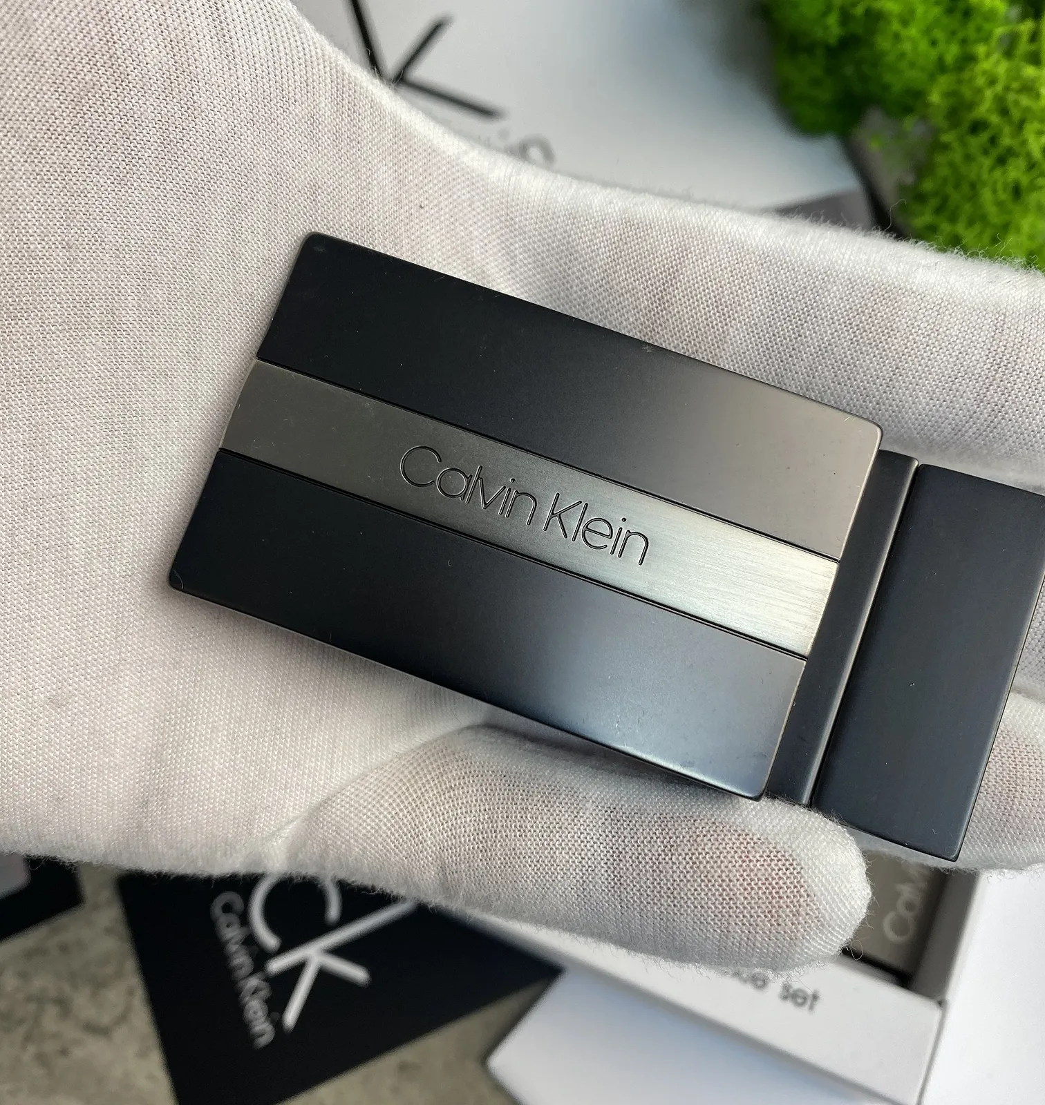 Ремень мужской кожаный брендовый с двумя пряжками в подарочной упаковке Calvin Klein, фото №6 Ремень мужской кожаный брендовый с двумя пряжками в подарочной упаковке Calvin Klein, фото №6
