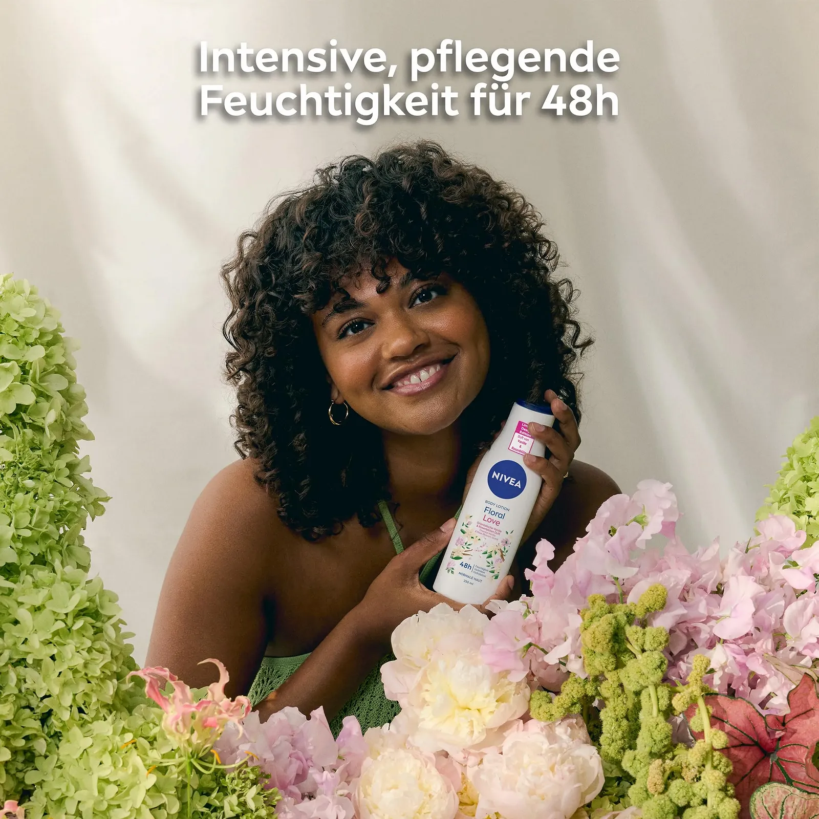 Лосьйон для тіла NIVEA Floral Love Limited Edition Зволожуючий крем для тіла з ароматом східних квітів 250 мл, фото №3 Лосьйон для тіла NIVEA Floral Love Limited Edition Зволожуючий крем для тіла з ароматом східних квітів 250 мл, фото №3