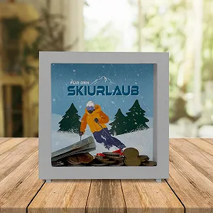 Скарбничка дерев'яна Ski Holiday з мотивом лижника біла рамка synthetic.ua - Фото 1