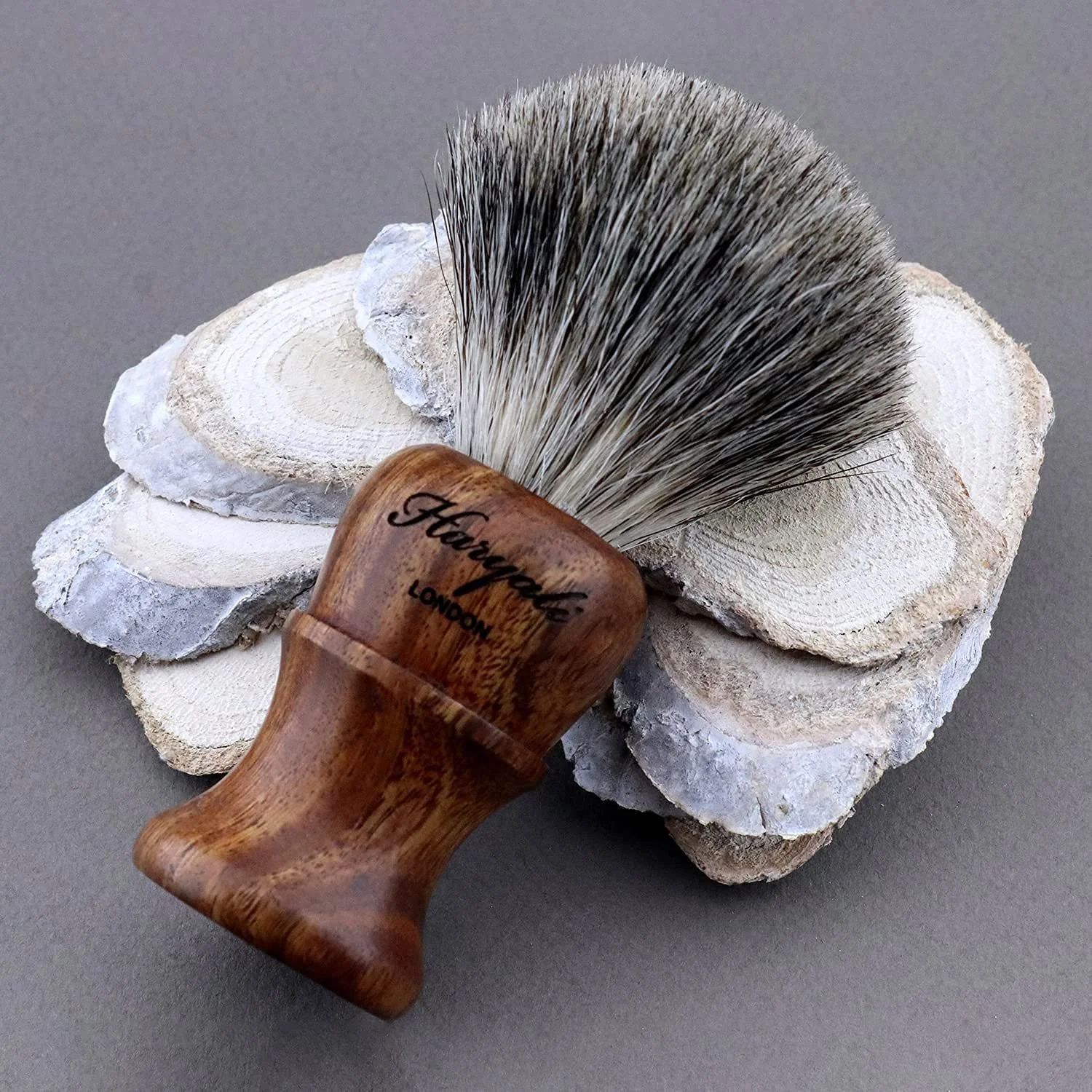 Набор для бритья Haryali London Wooden 5 Blades Синтетический барсук с подставкой, мылом и чашей, фото №3 Набор для бритья Haryali London Wooden 5 Blades Синтетический барсук с подставкой, мылом и чашей, фото №3