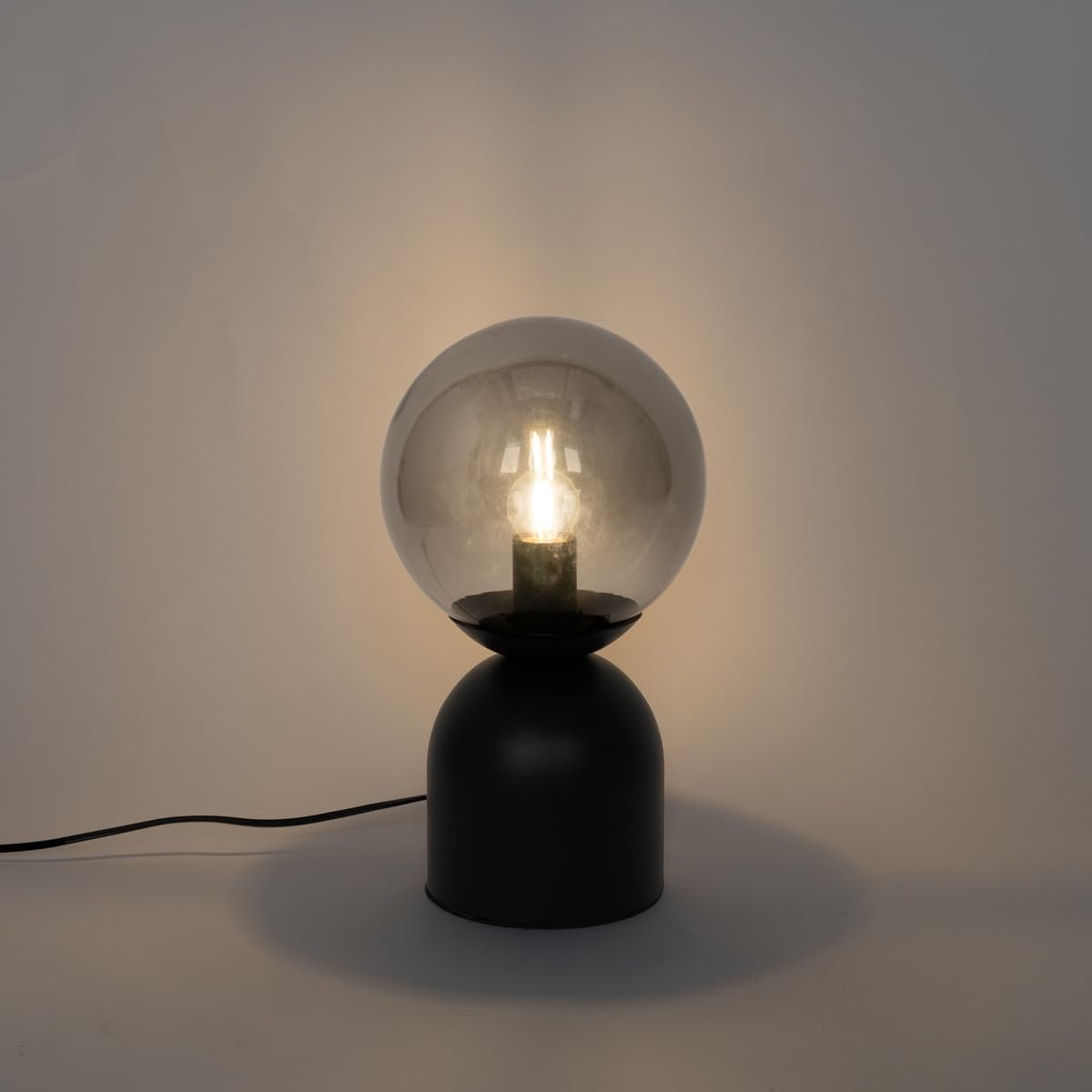 Настільна лампа Qazqa Hotel Chic Pallon Trend I Сферична Сталева куля LED E27 Чорна з димчастим склом, фото №7