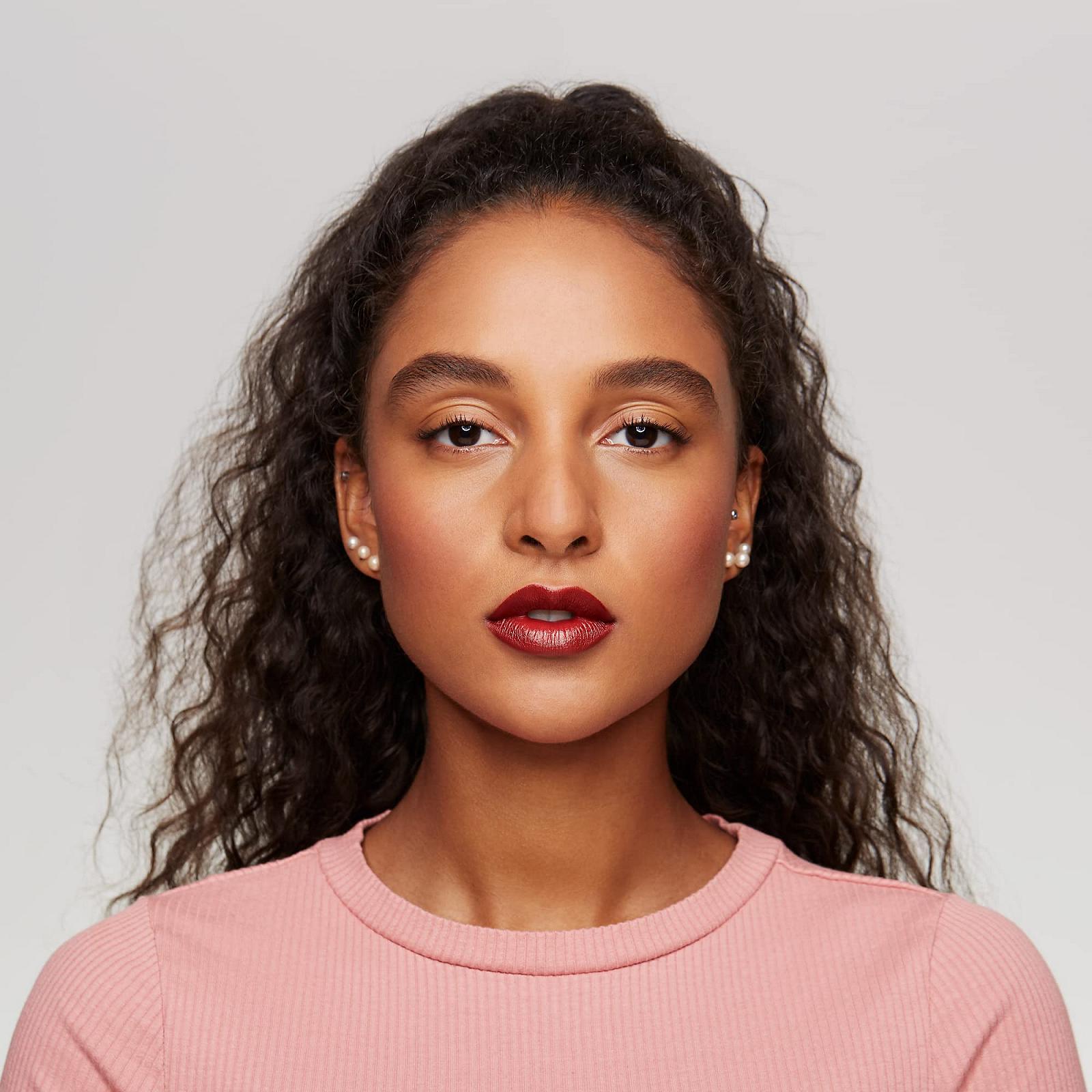 Помада Essence Long Lasting 07, фото №5 Помада Essence Long Lasting 07, фото №5