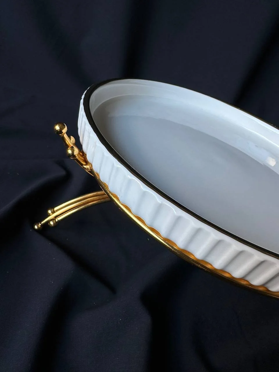 Блюдо на золотій підставці, фото №2 Блюдо на золотій підставці, фото №2