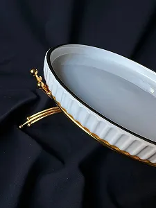 Блюдо на золотій підставці synthetic.ua - Фото 1
