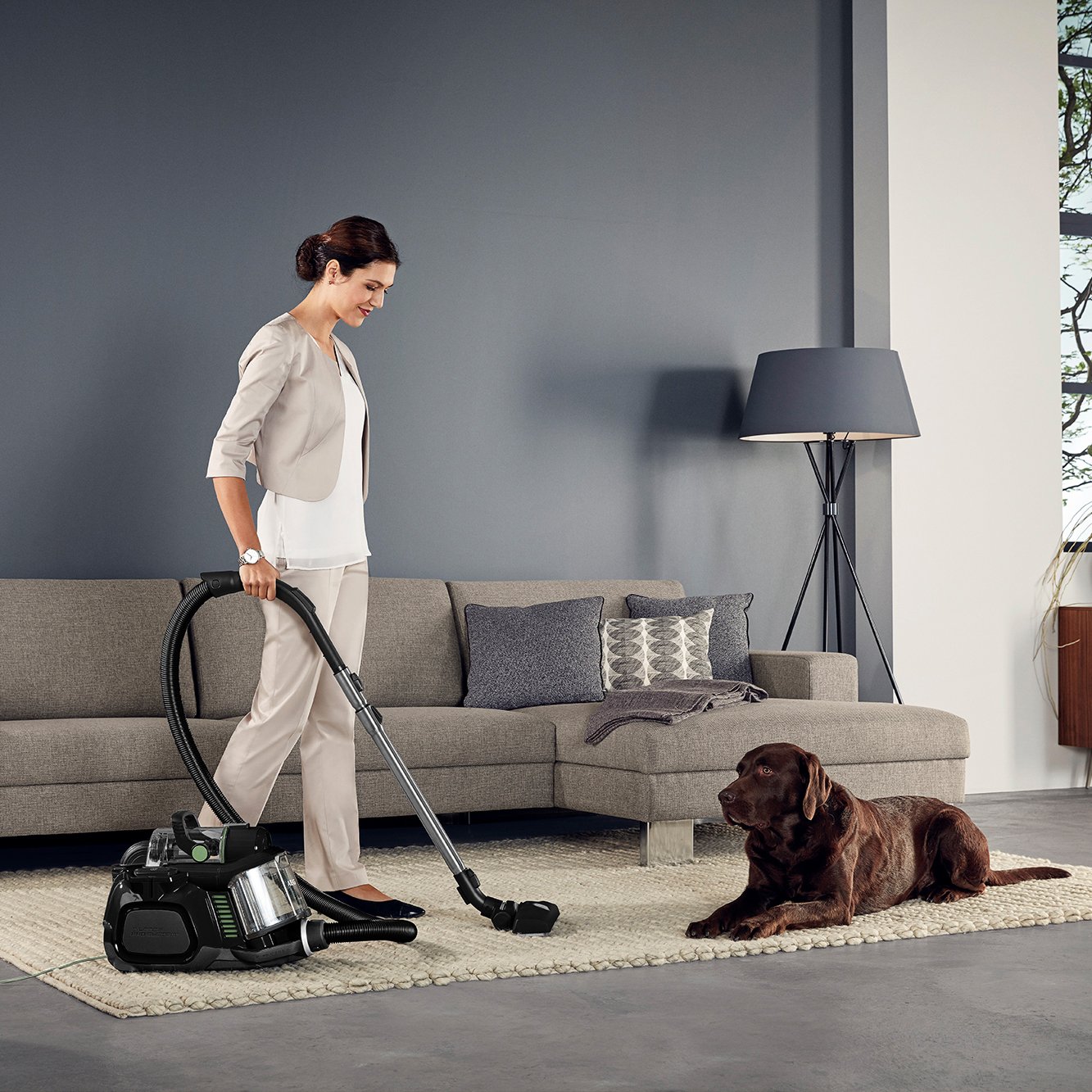 Пилосос AEG LX7-2-ÖKOX без мішка 750 Вт 9 м Радіус дії 1.4 л Пиловий контейнер Ергономічна ручка Миється гігієнічний фільтр Чорний, фото №3 Пилосос AEG LX7-2-ÖKOX без мішка 750 Вт 9 м Радіус дії 1.4 л Пиловий контейнер Ергономічна ручка Миється гігієнічний фільтр Чорний, фото №3