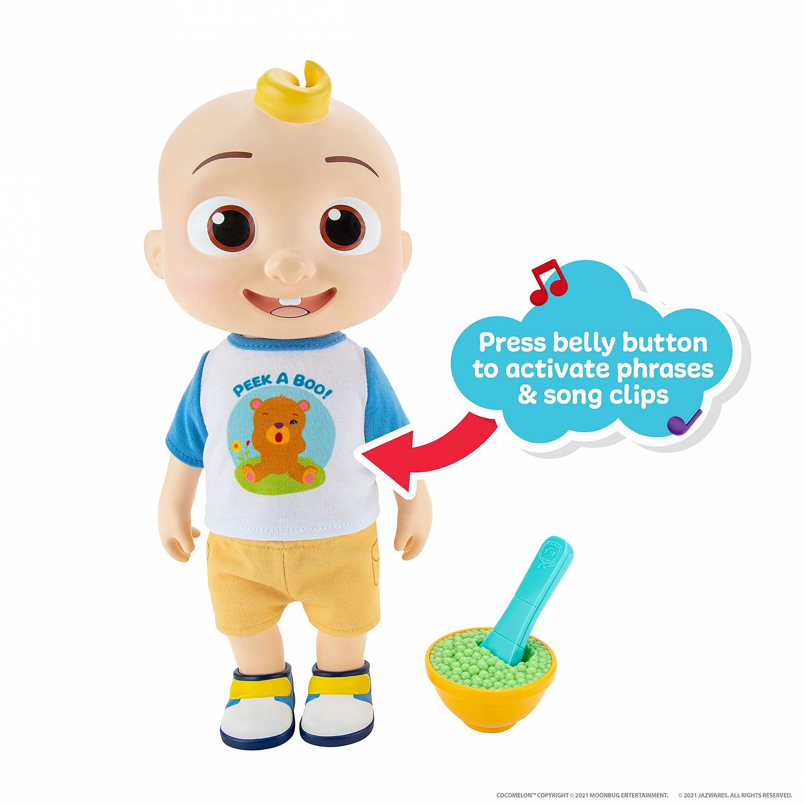 Кукла CoComelon Deluxe Interactive JJ Doll с футболкой, шортами, парой обуви, миской гороха, ложкой, фото №4 Кукла CoComelon Deluxe Interactive JJ Doll с футболкой, шортами, парой обуви, миской гороха, ложкой, фото №4