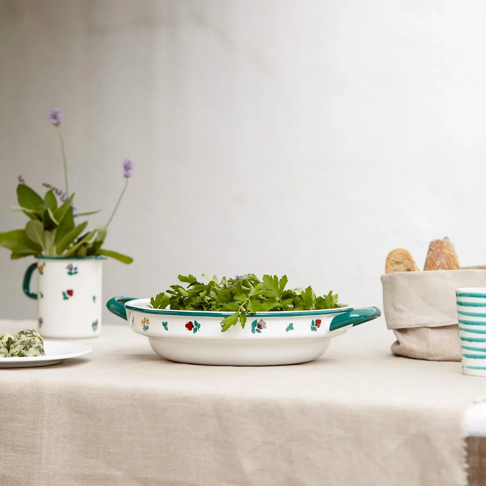 Миска фермерская Riess Country-Gmundner Strewn flowers 0219-049 24 см цветная, фото №2 Миска фермерская Riess Country-Gmundner Strewn flowers 0219-049 24 см цветная, фото №2
