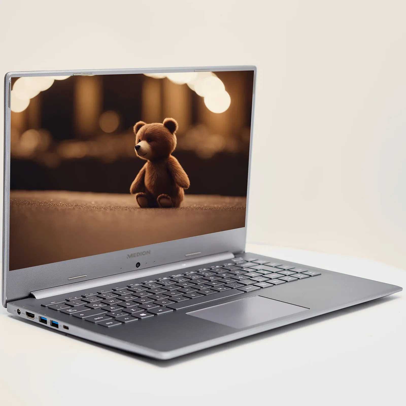 Ноутбук 15.6'' Medion (Lenovo Group) Akoya S6445 | Intel Core i5-8265U | IPS (1920x1080) FullHD | RAM 16 ГБ | SSD 256 ГБ | Intel UHD Graphics 620 | Металевий корпус | Win11 (5066), фото №4