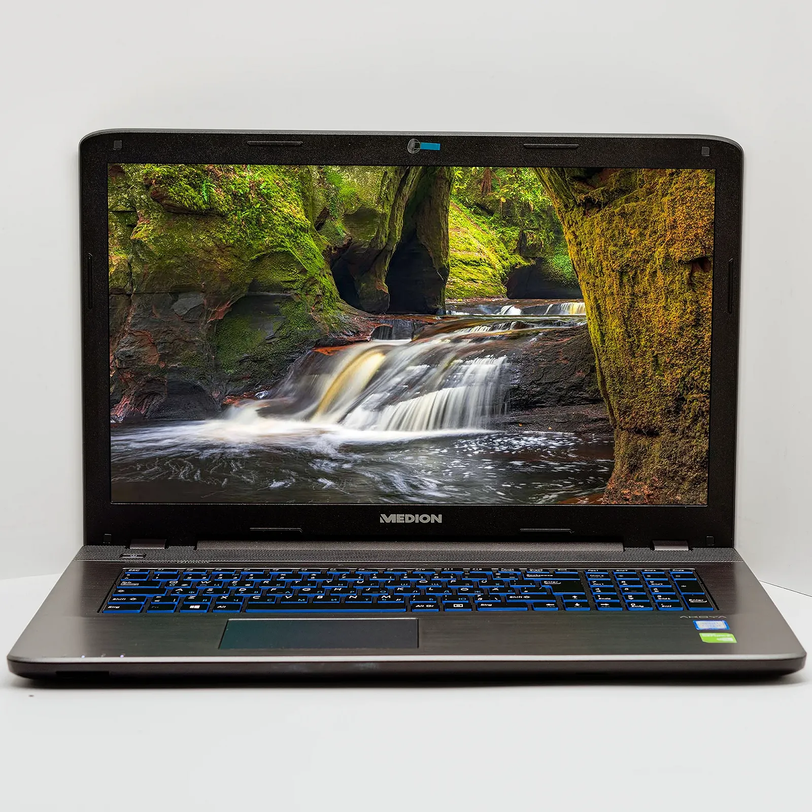 Ігровий ноутбук 17,3" Medion (Lenovo Group) Erazer P7643 Intel i5-6200U RAM 8 ГБ SSD 256 ГБ HDD 1 ТБ Nvidia GTX 950M б/в Win10 (4713), фото №1