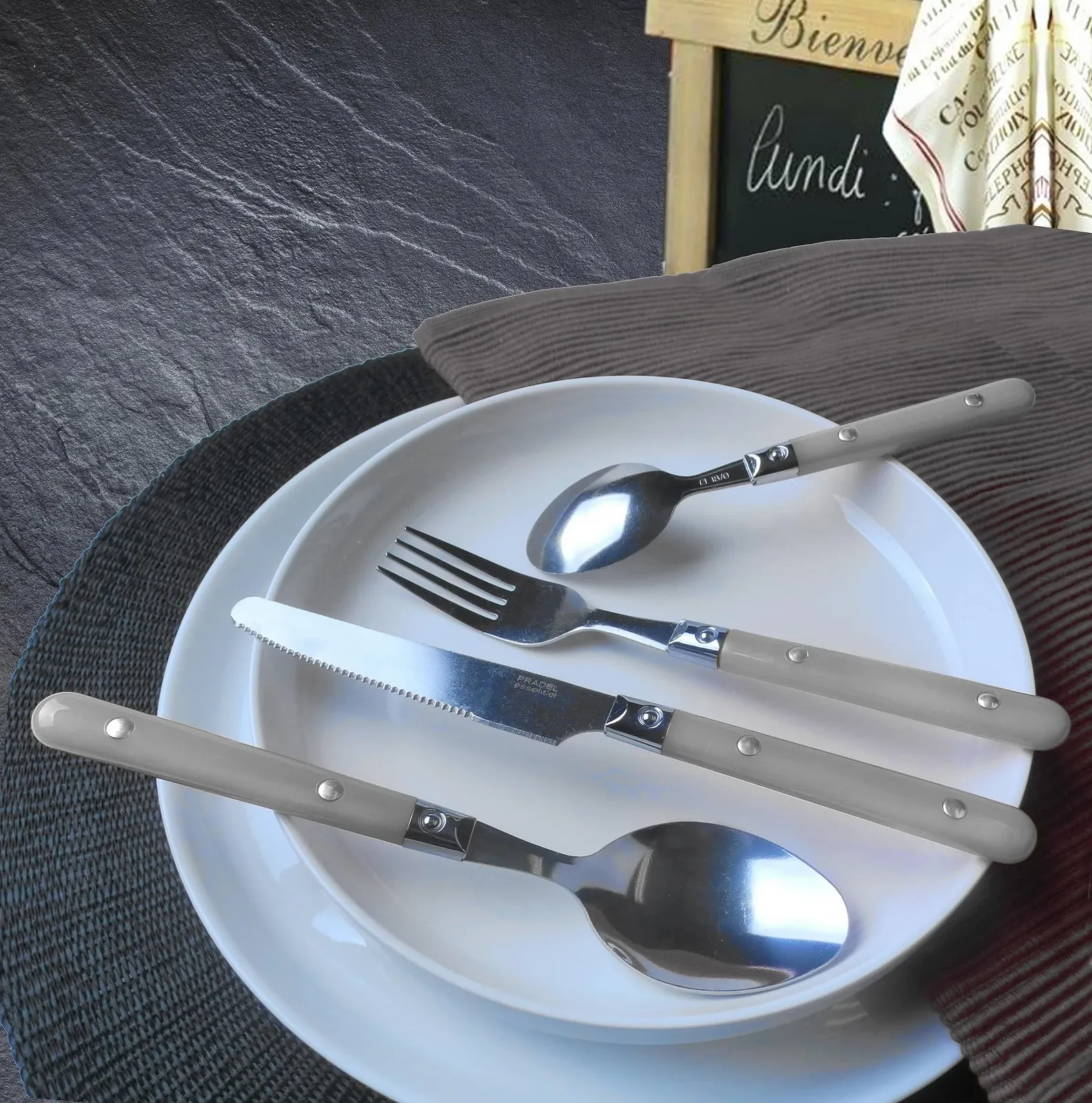 Набір столових приборів для 4 осіб Amefa Saxo 16 предметів, сірий, фото №5 Набір столових приборів для 4 осіб Amefa Saxo 16 предметів, сірий, фото №5