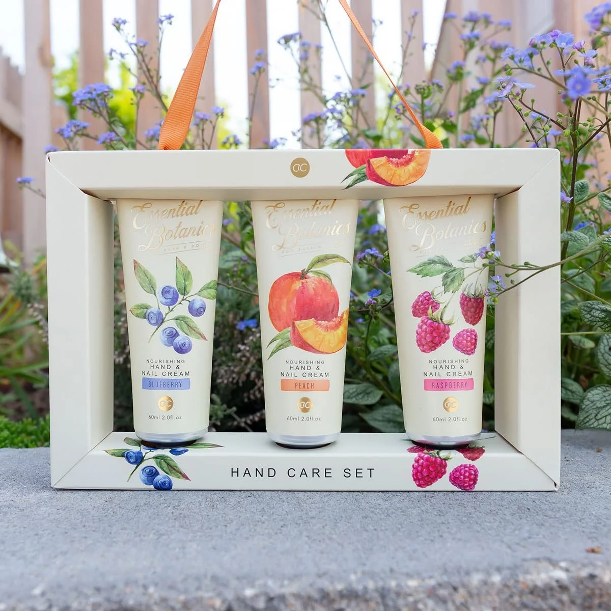 Набір для догляду за руками Essential Botanics accentra Fruits у подарунковій коробці, 3 x 60 мл, фото №2