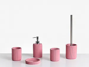 Купить Набор аксессуаров для ванной комнаты Camana 5 предметов, розовый, смола, Groove Look - Фото 1 Набор аксессуаров для ванной комнаты Camana 5 предметов, розовый, смола, Groove Look - Фото 1