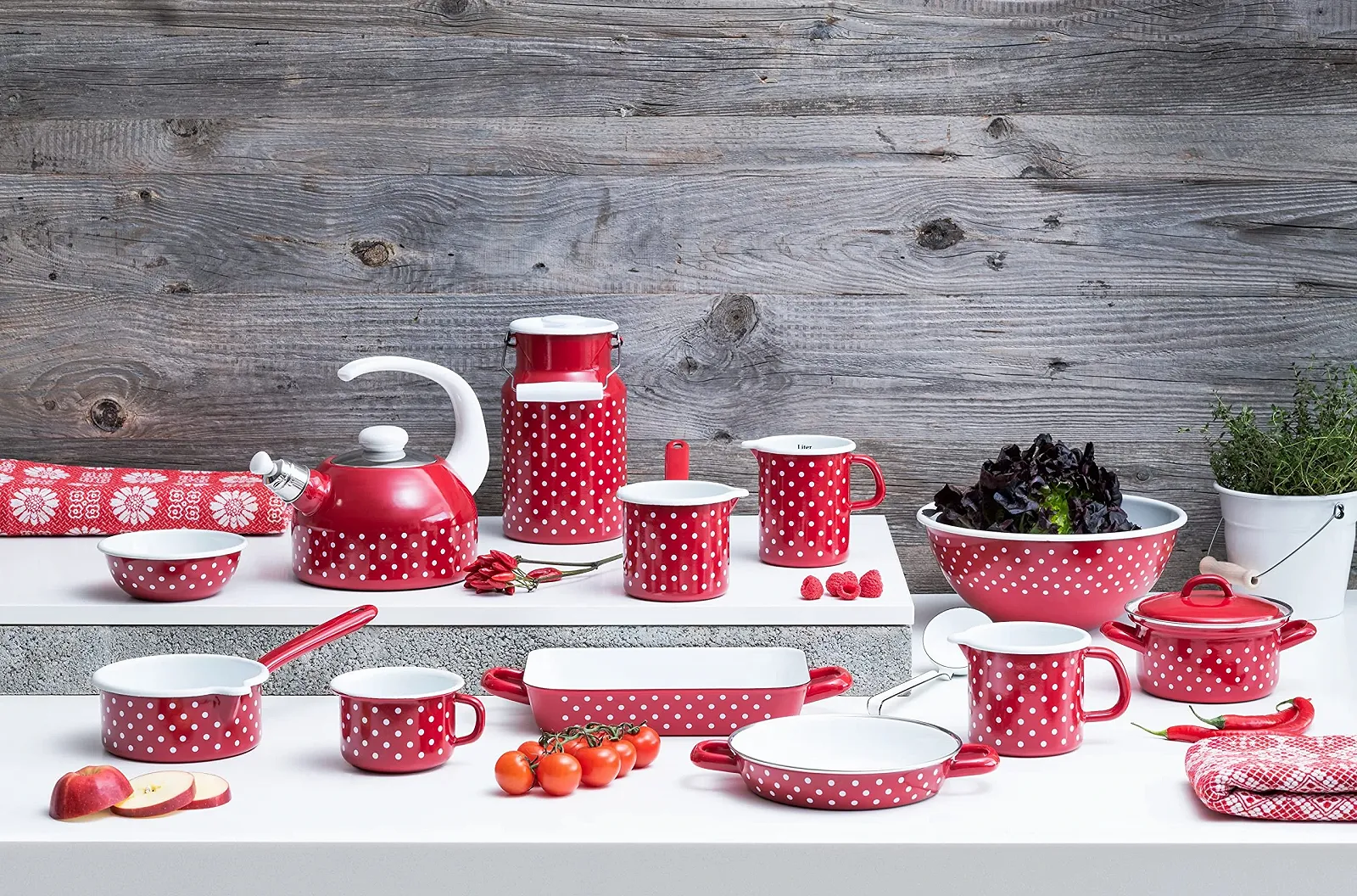 Кастрюля Riess COUNTRY 0126-077 С крышкой, Эмалированная, Диаметр 12 см, Высота 7.3 см, 0.5 л, Индукция Красная в горошек, фото №3