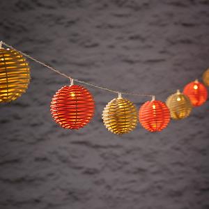 Гирлянда Lights4fun 10 LED Solar Fairy Lights, шары из ротанга, оранжевый и бежевый, теплый белый - Фото 1