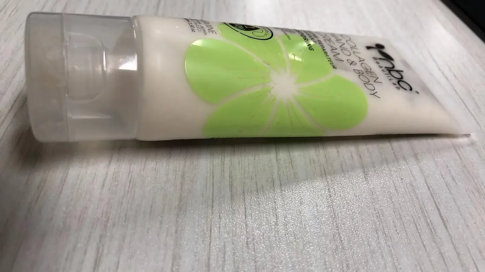 Крем для рук Лосьон для сухой кожи Восстанавливает и успокаивает очень сухие руки, фото №3 Крем для рук Лосьон для сухой кожи Восстанавливает и успокаивает очень сухие руки, фото №3