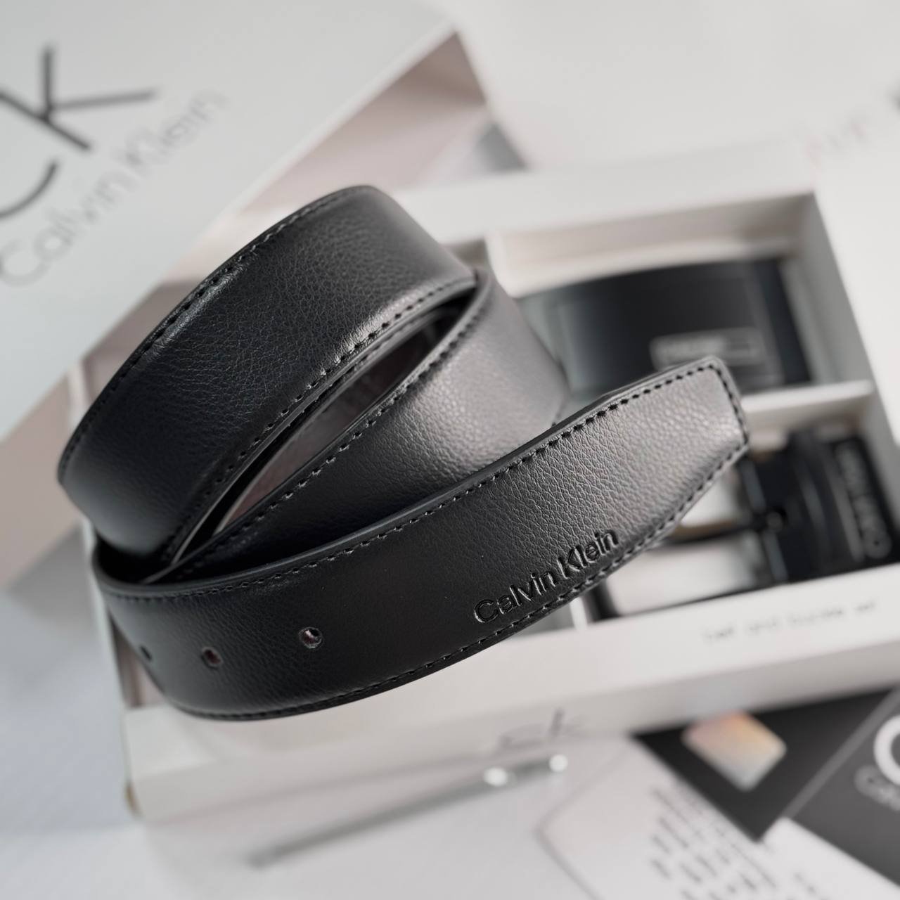Шкіряний ремінь Calvin Klein подарунковий набір для чоловіка, фото №3 Шкіряний ремінь Calvin Klein подарунковий набір для чоловіка, фото №3
