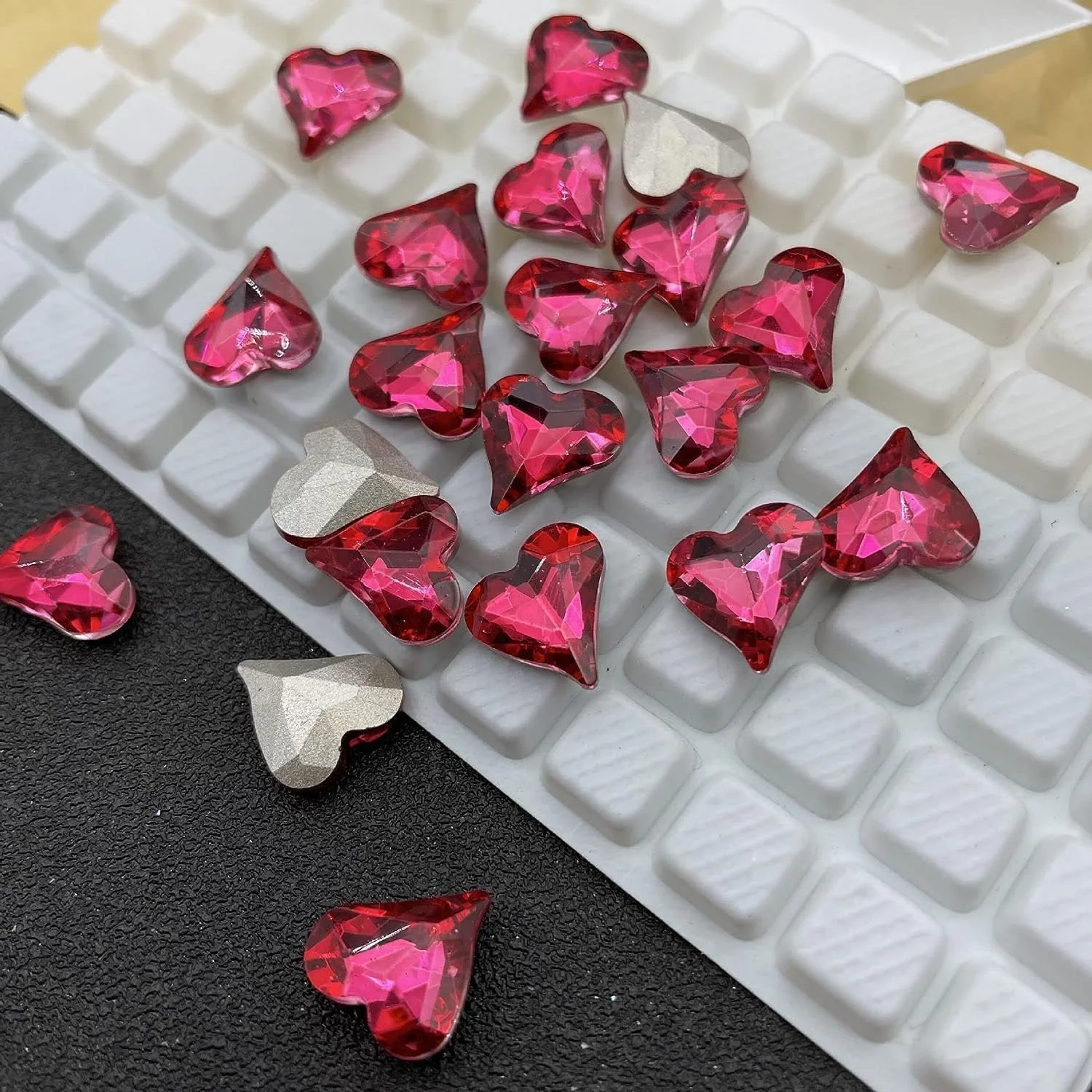 Стрази великі кручені серця 12 x 13 мм (червоний), фото №1