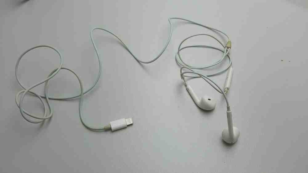 Наушники и Bluetooth-гарнитуры Apple EarPods Lightning, фото №2