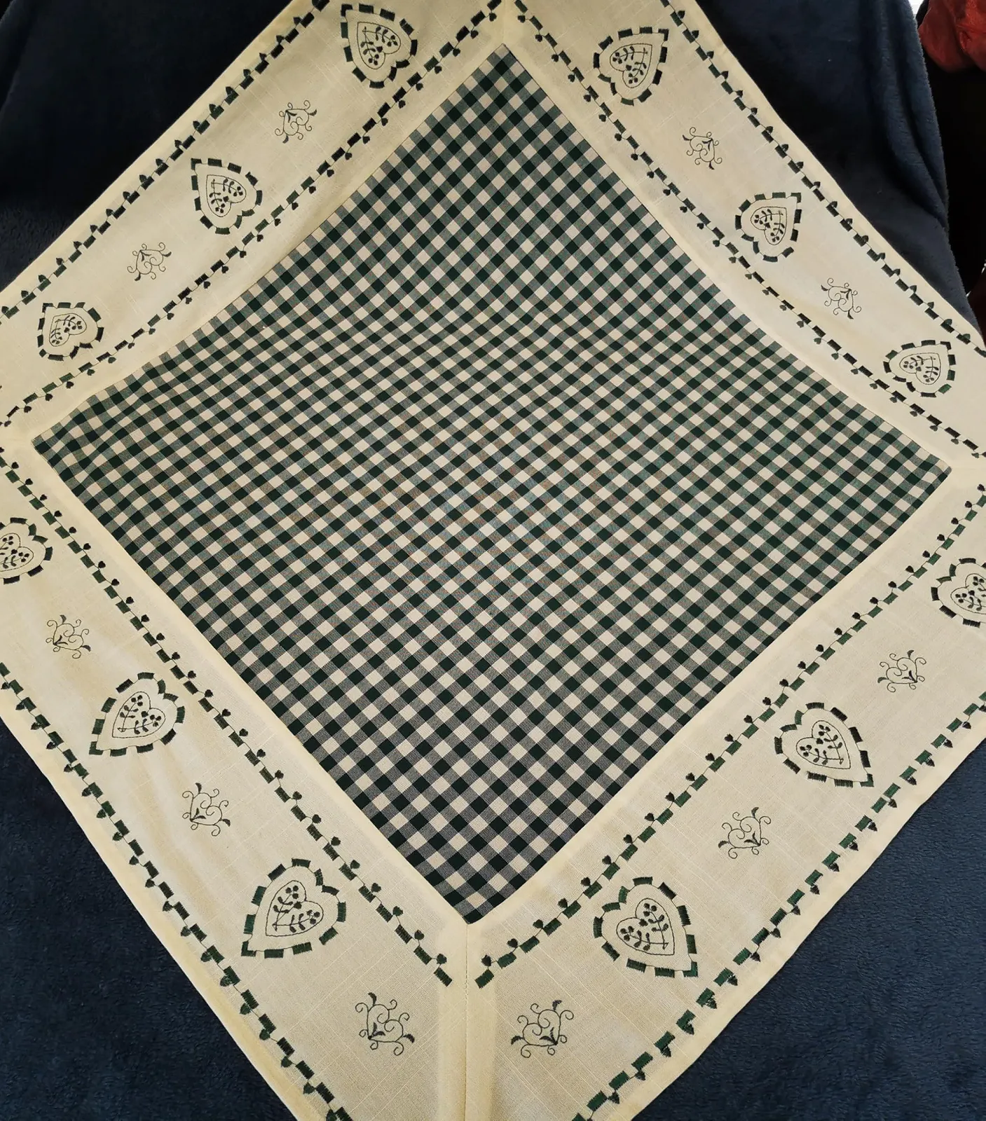 Скатерть Country House Embroidered Checked Heart Green 85 x 85 см, фото №1