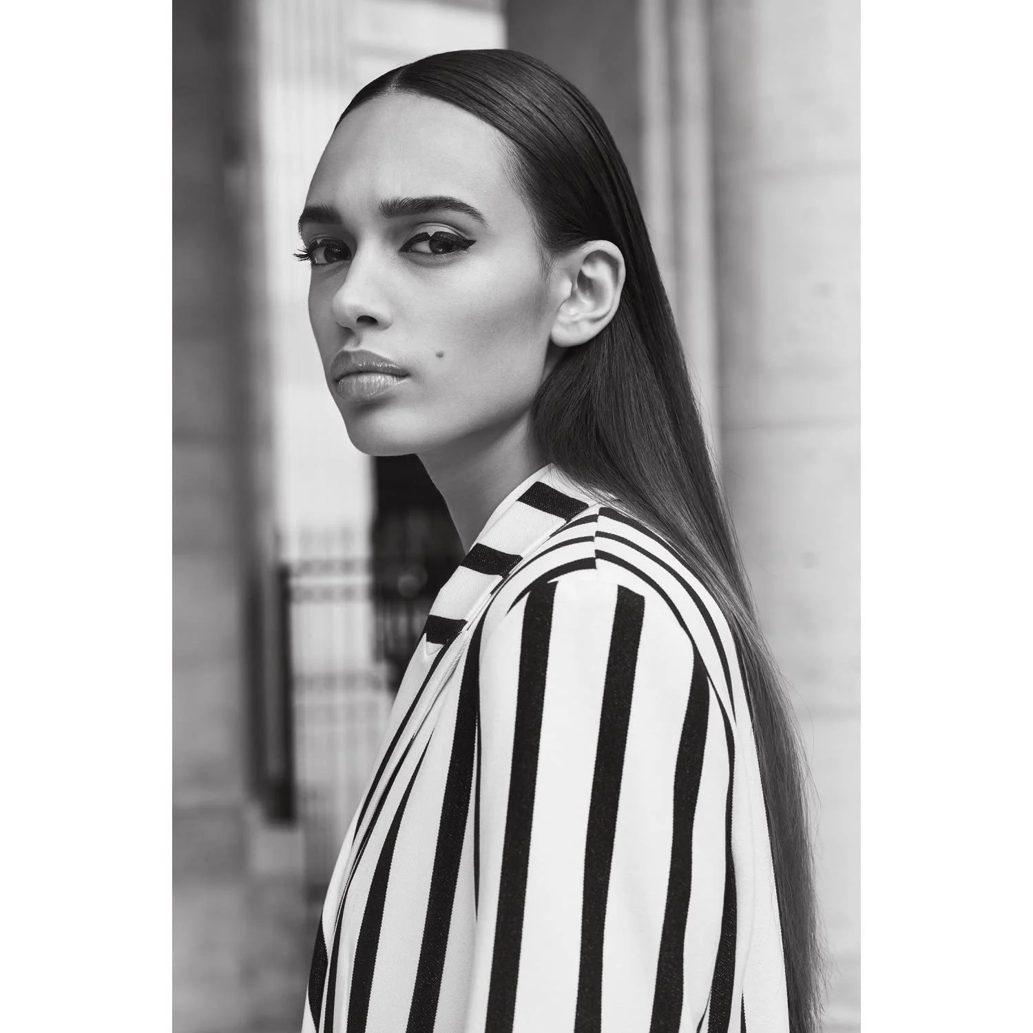 Рідкі підводки L'Oréal Paris Super Liner Ultra Precision з спеціальним аплікатором Чорний 2 мл, фото №3 Рідкі підводки L'Oréal Paris Super Liner Ultra Precision з спеціальним аплікатором Чорний 2 мл, фото №3