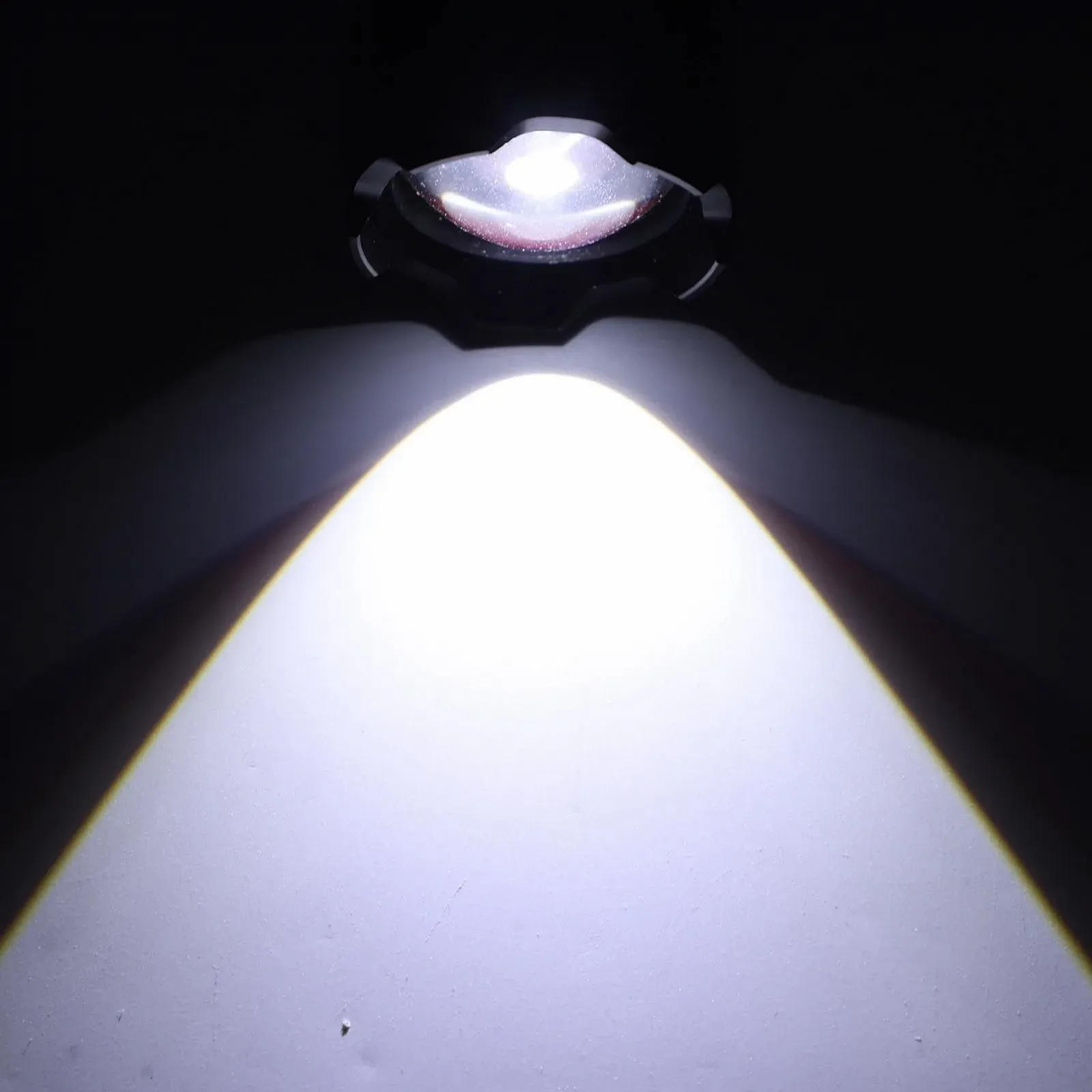 LED Фонарь Pilipane Zoomable Ручной фонарь для улицы Белый Длинная дистанция Индикатор уровня заряда батареи Алюминиевый сплав USB Type C, фото №4