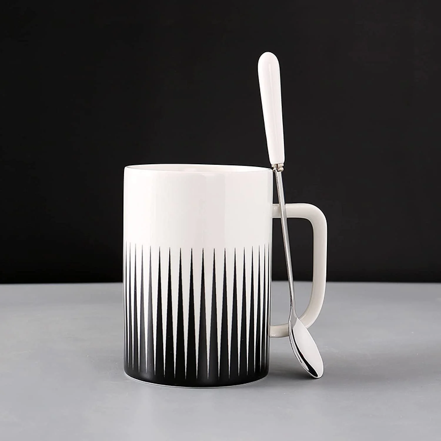 Кухоль керамічний, біло-чорний, з ложкою, фото №1