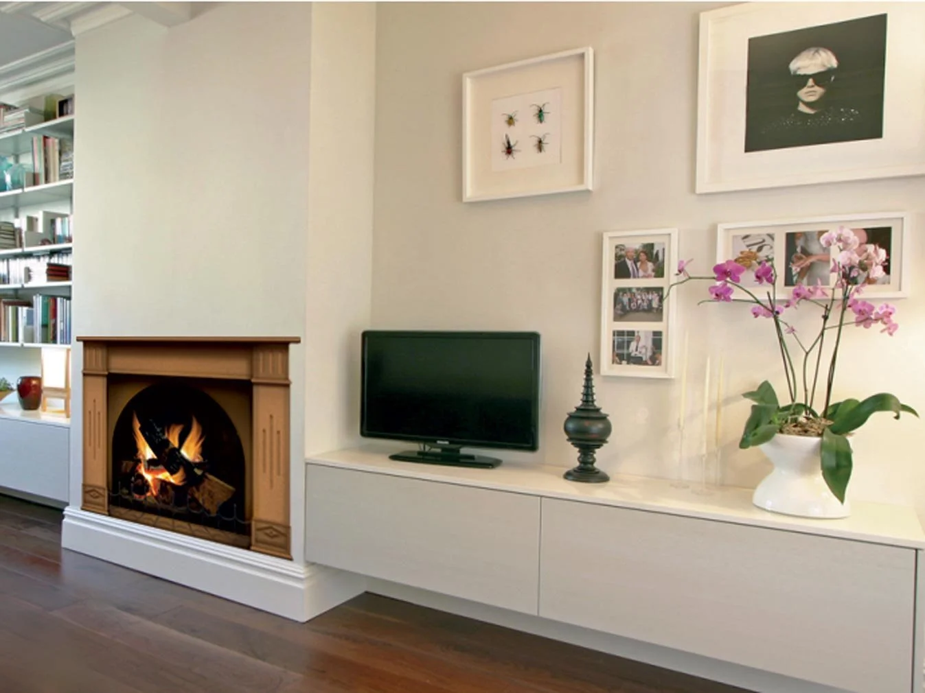 Наклейка на стіну Fireplace with Burning Fire Photorealistic Art Poster Коричнева, фото №1 Наклейка на стіну Fireplace with Burning Fire Photorealistic Art Poster Коричнева, фото №1