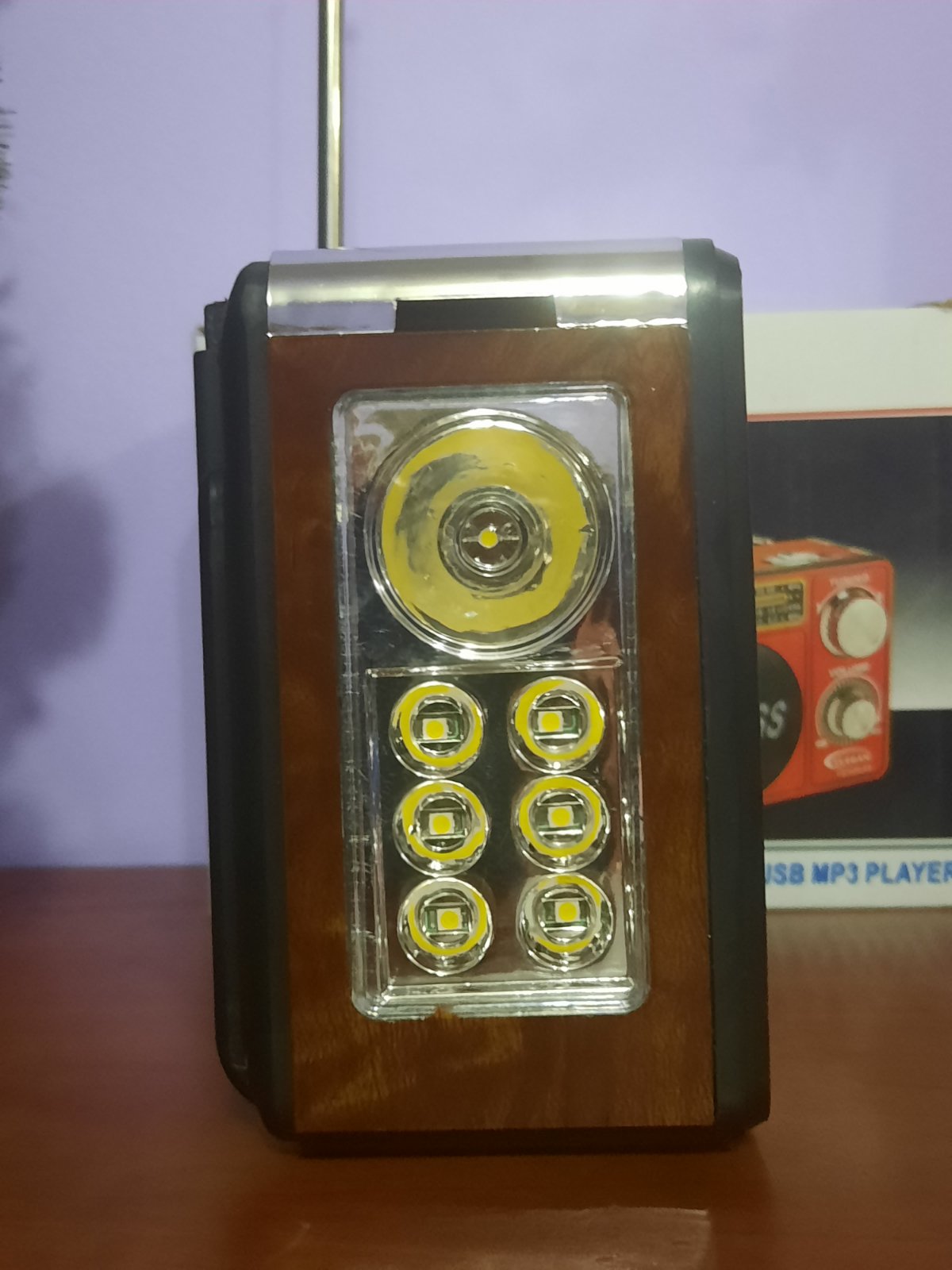Портативний радіоприймач акумуляторний YUEGAN YG-825 LED радіо AM/FM/SW та MP3-плеєр в одному з ліхтариком, фото №3