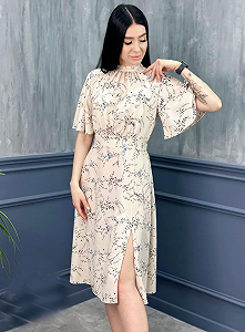Женское летнее платье миди с разрезом в цветочный принт GF509334 размер 46/48, цвет бежевый - Фото 1