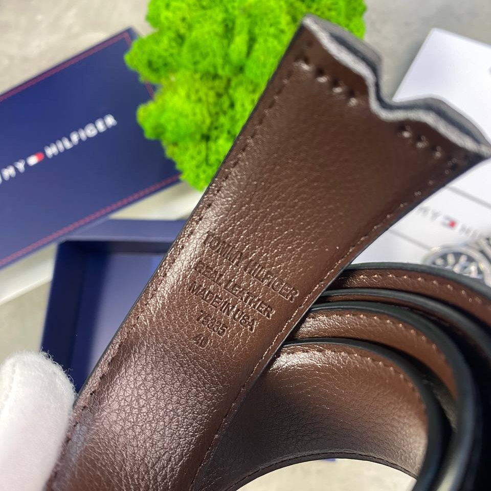 Чоловічий ремінь Tommy Hilfiger шкіряний двосторонній чорно-коричневий з двома змінними пряжками, фото №4 Чоловічий ремінь Tommy Hilfiger шкіряний двосторонній чорно-коричневий з двома змінними пряжками, фото №4