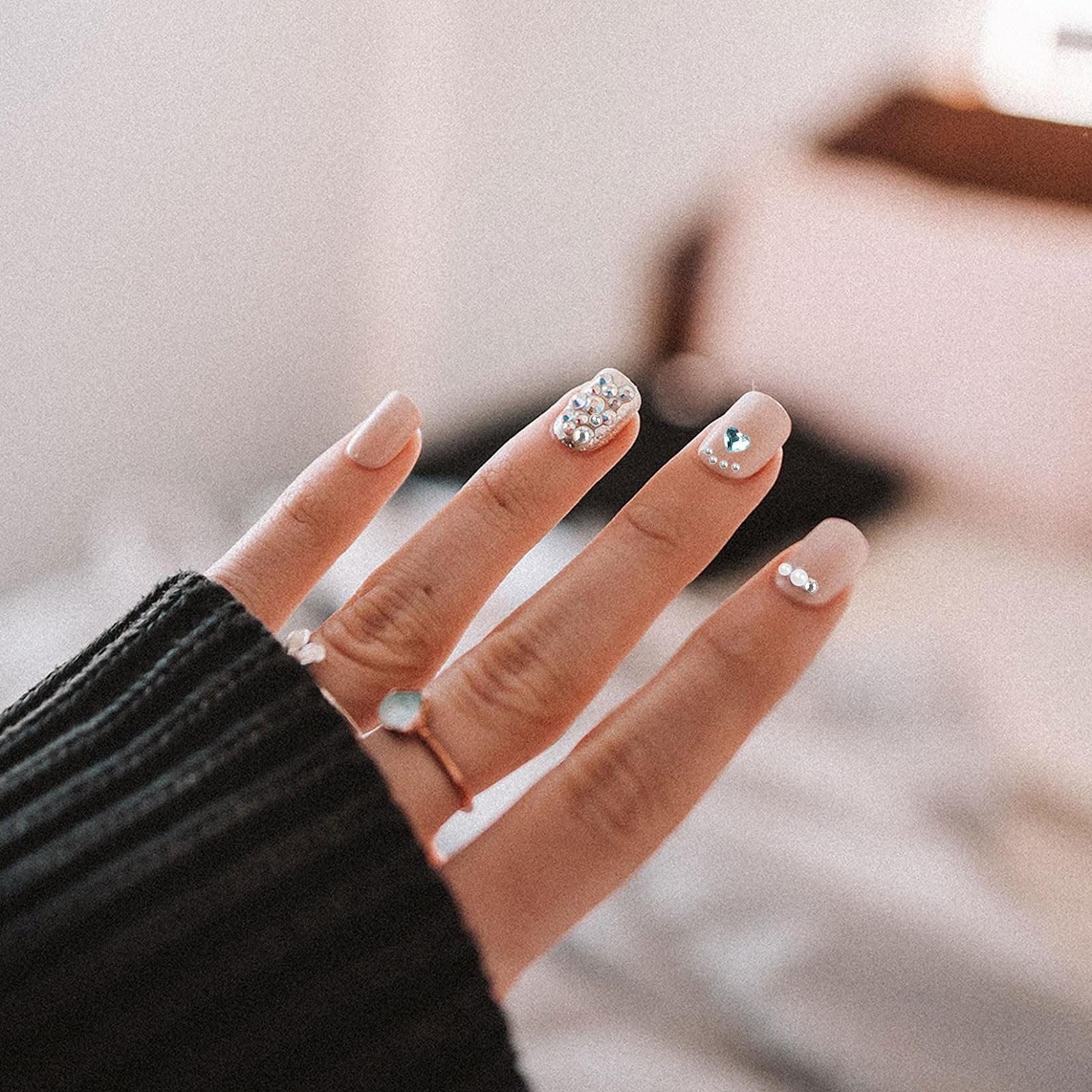 Подвески для ногтей 3D украшения для ногтей Стразы для ногтей Бантики для ногтей Бабочки Розы Цепочки для ногтей Аксессуары для ногтей для женщин и девочек 2 шт, фото №4