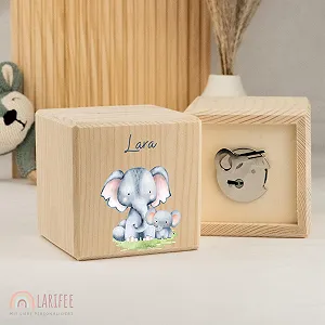 Скарбничка LARIFEE Персоналізована Дерев'яна куб зі слоником на замку synthetic.ua - Фото 1