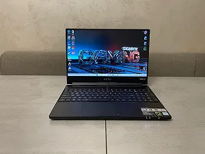 Ігровий ноутбук Gigabyte Aero 15XV8, 15,6" 4K IPS, i7-8750H, 16GB, 512GB, nVidia GeForce GTX 1070 8GB - Фото 1