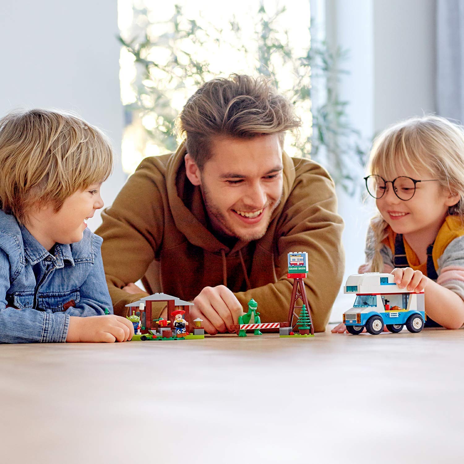 Конструктор LEGO Juniors 10769 Канікули з автодомом, фото №5