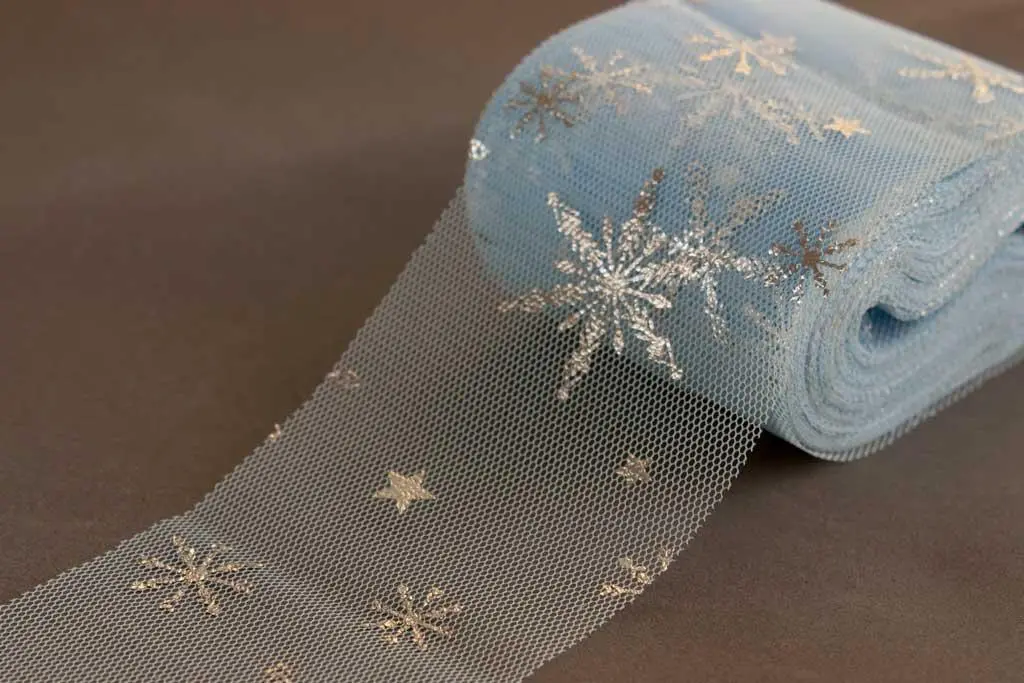 Фатин для бантиков Лентомания 6см голубой со снежинками (Tulle6-blsf), фото №1 Фатин для бантиков Лентомания 6см голубой со снежинками (Tulle6-blsf), фото №1