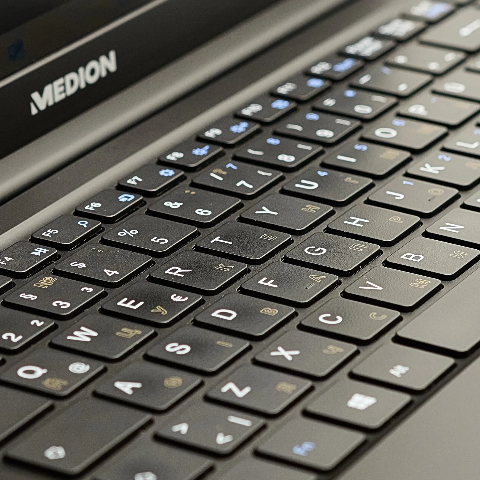 Ультрабук 14" Medion (Lenovo Group) Akoya E4251 Intel RAM 4ГБ SSD 128 ГБ Intel Graphics Металевий корпус Win10, фото №2