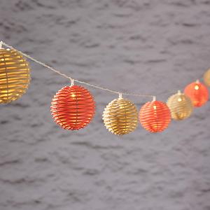 Гирлянда Lights4fun 10 LED Solar Fairy Lights, шары из ротанга, оранжевый и бежевый, теплый белый synthetic.ua - Фото 1
