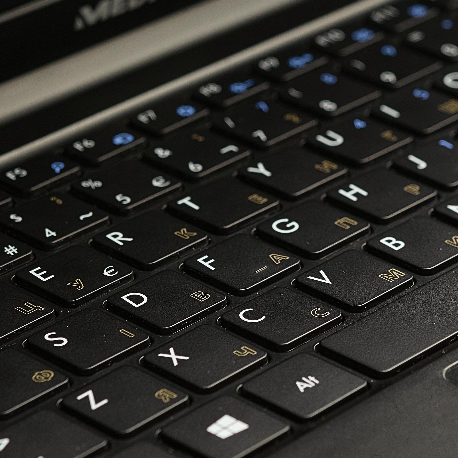 Ноутбук 14" Medion (Lenovo Group) Akoya E4251 Intel RAM 4 ГБ SSD 128 ГБ Метал Ультрабук Win10, фото №2