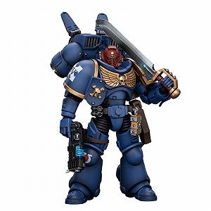 Фигурка JoyToy 40K Ultramarines Jump Pack Intercessors Sergeant с плазменным пистолетом и энергетическим мечом, 12.2 см - Фото 1