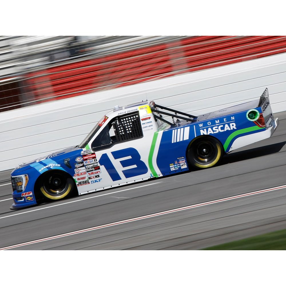 Іграшкова машинка Lionel Racing Hailie Deegan 2023 Women in NASCAR Truck Series Diecast Масштаб 1:64, фото №2