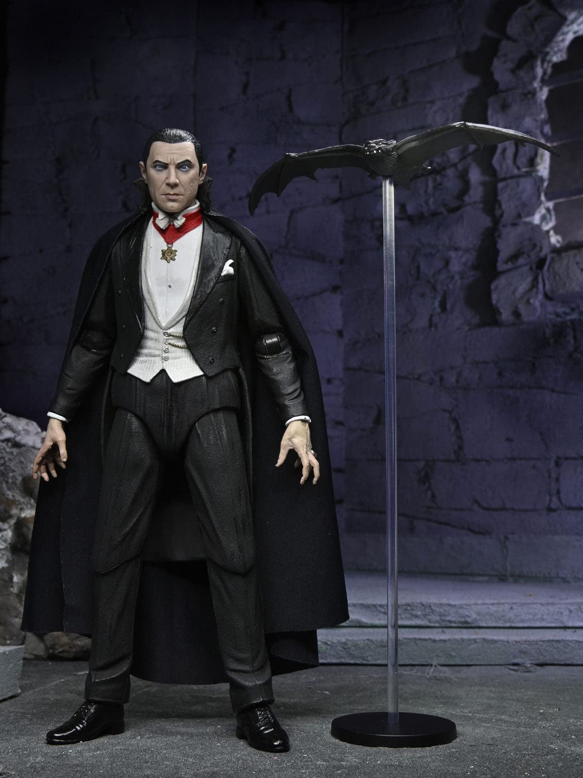 Фігурка NECA Universal Monsters Ultimate Dracula пластикова в подарунковій коробці, фото №3