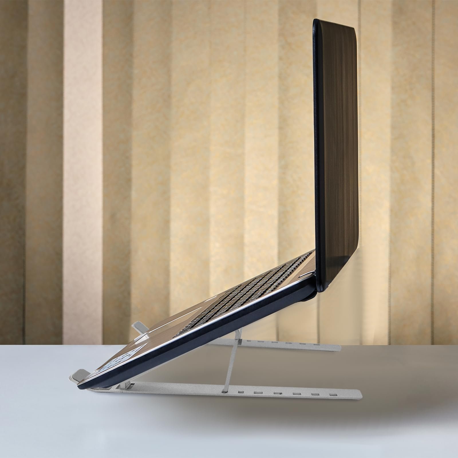 Підставка для ноутбука алюмінієва складна з нековзними накладками, регульована по висоті, з вентиляцією і трикутною структурою, фото №6 Підставка для ноутбука алюмінієва складна з нековзними накладками, регульована по висоті, з вентиляцією і трикутною структурою, фото №6